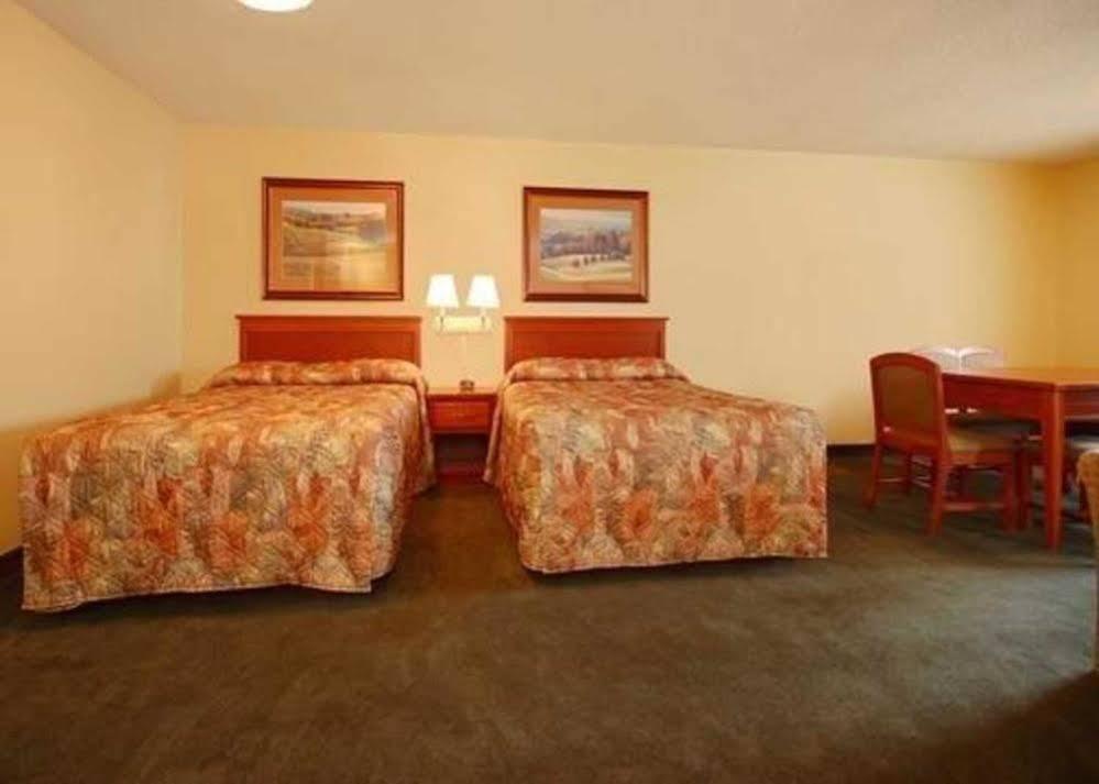 Econo Lodge Inn & Suites Карни Экстерьер фото