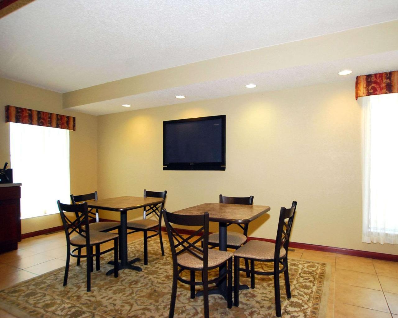 Econo Lodge Inn & Suites Карни Экстерьер фото