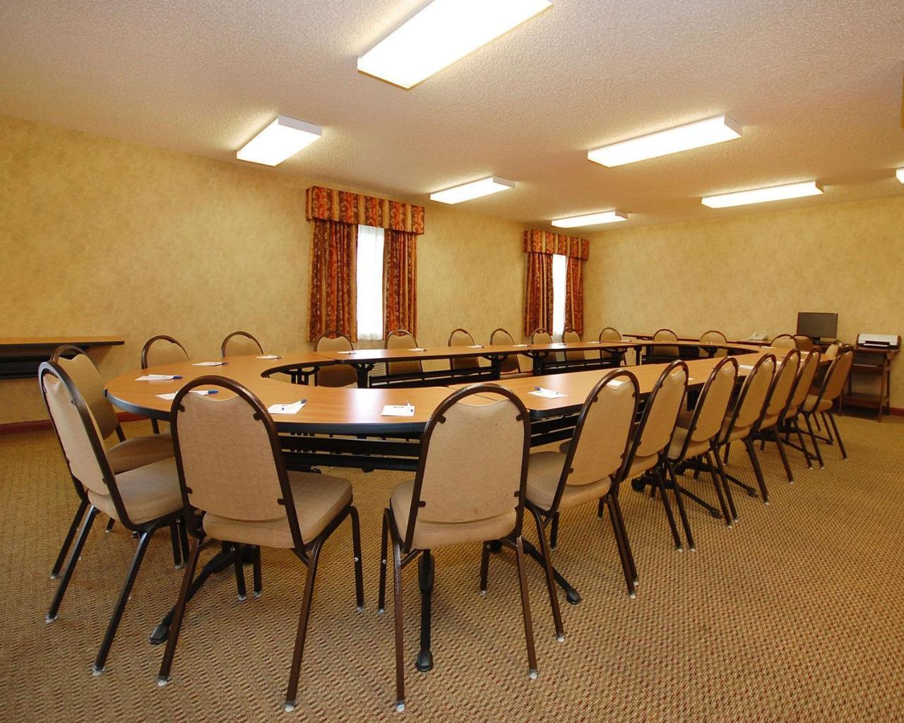 Econo Lodge Inn & Suites Карни Экстерьер фото